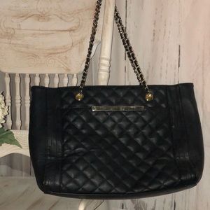 Beautiful quilted Mossimo handbag. LOVE this bag!